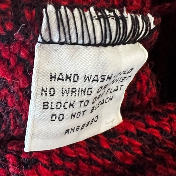 Lands End Size Medium cable knit classic sweater - Picture 4 of 5